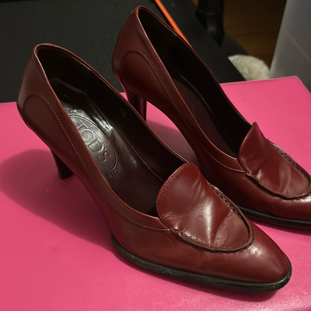 TOD’S Leather Red Pumps Size 7 1/2